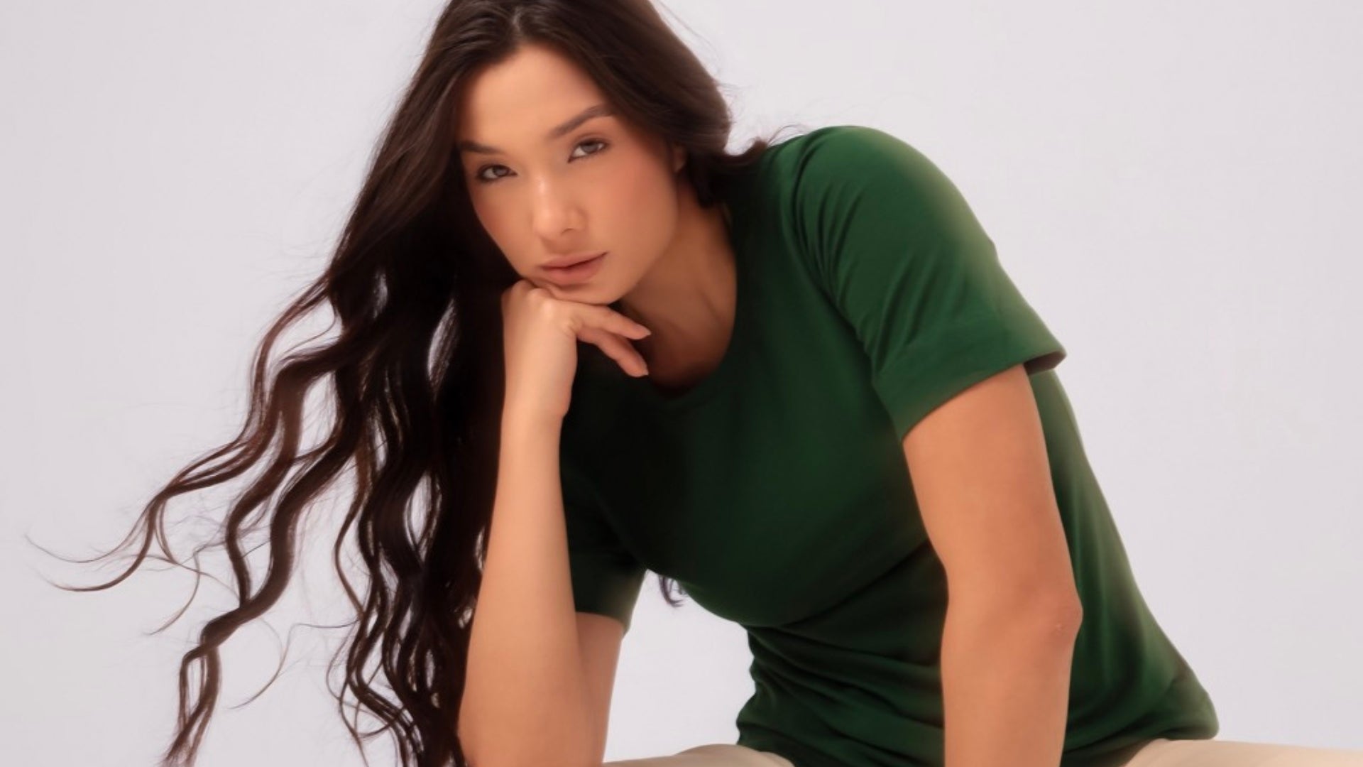 CAMISETAS BÁSICAS: O SEGREDO PARA LOOKS ELEGANTES COM SUA PRIZEN